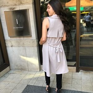 Sleeveless lapel long jacket